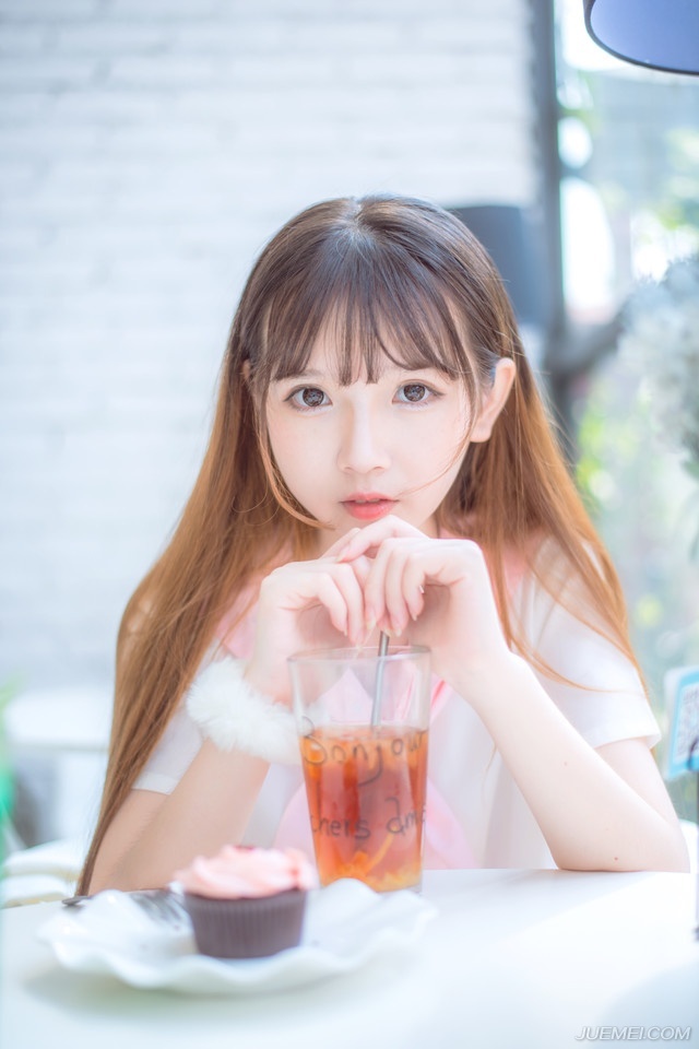 岁月极美，在于它必然的流逝。春花秋月夏日冬雪。